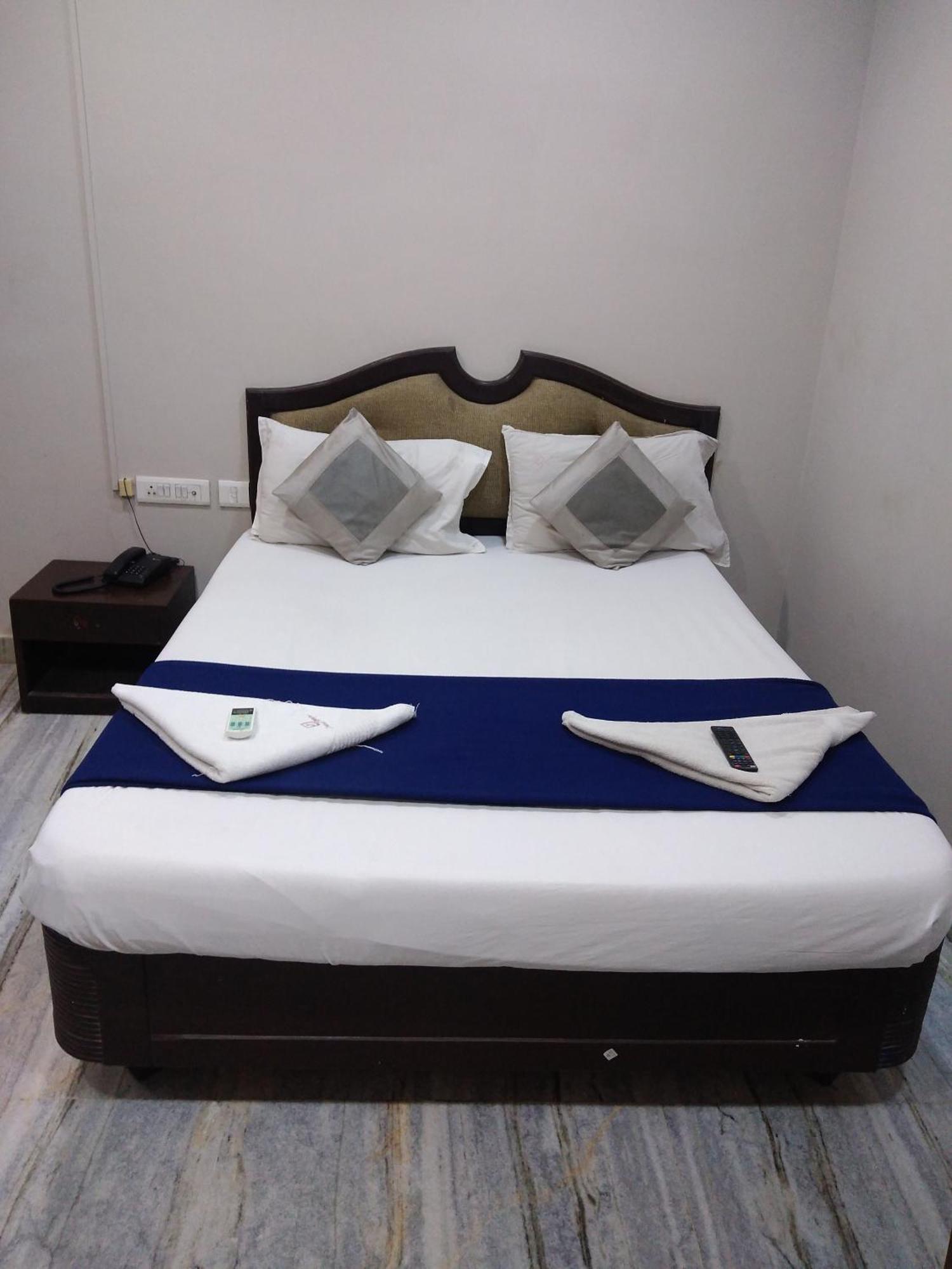 Grand Tower Chennai Hotel Szoba fotó